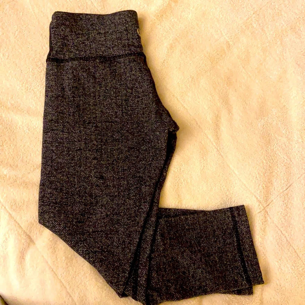 Lululemon crops, size 4